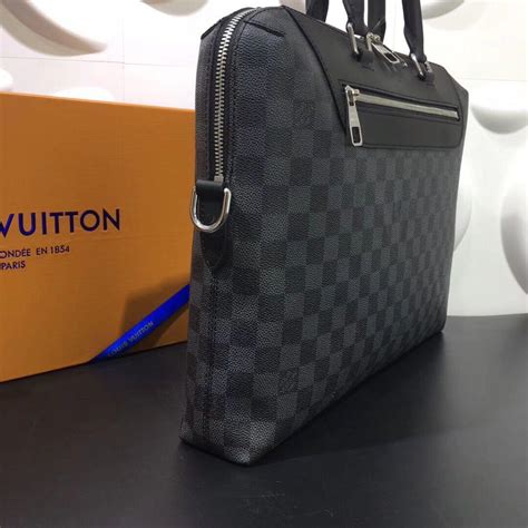 Túi xách Louis Vuitton Nam .